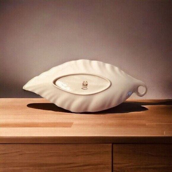 Vintage Lenox Leaf Candy Dish 10" Long - Ivory w/ Gold Trim Made in USA - Picture 2 of 6